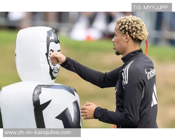 曼联8500万镑目标埃基蒂克转会迎来德甲专家助力新进展