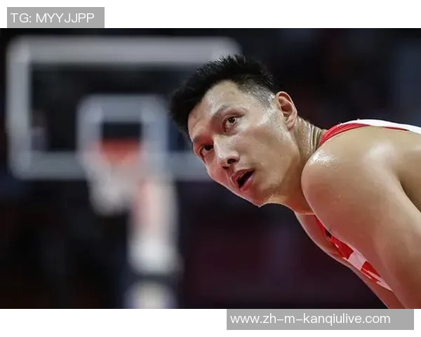 情感瞬间易建联与小球迷的温暖互动揭示沉默背后的故事 情感瞬间易建联与小球迷的温暖互动揭示沉默背后的故事